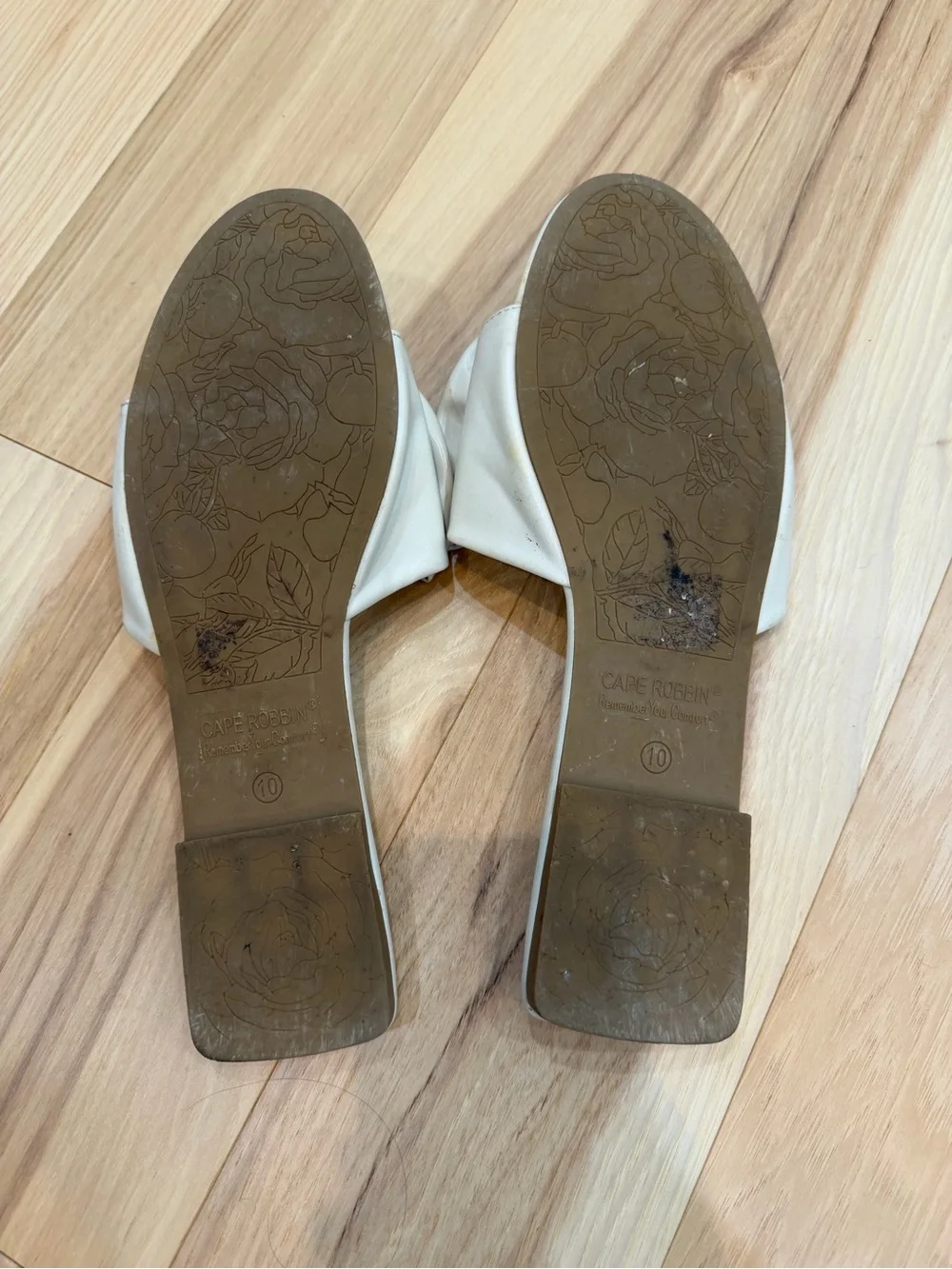 Beige bow sandals sz 10 flip flop flats